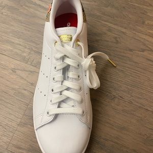 Brand new Adidas tennis shoes! White size 9.